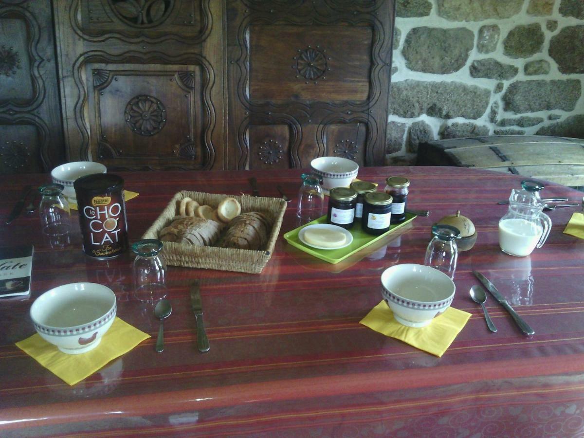 La Roche Bed & Breakfast Saint-Etienne-en-Cogles Luaran gambar