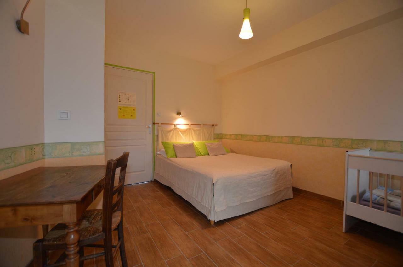 La Roche Bed & Breakfast Saint-Etienne-en-Cogles Luaran gambar